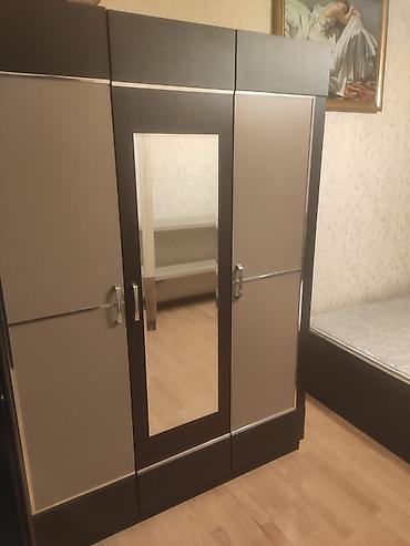 Mənzillər: İnşaatçılar metrosunun yani su zapravkasının yanı 9/3 - cü mərtəbəsi 2 — 7