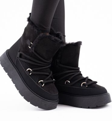 Ugg obuća: Ugg čizme, bоја - Crna, 38.5 — 9