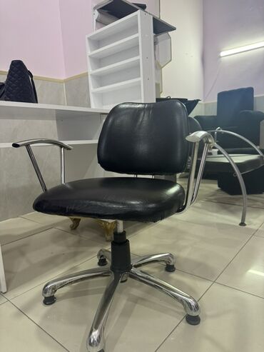 Ofis oturacaqları: 2 eded Ofis, gozellik salonu ve ya studiya ucun uygun qara rəngdə