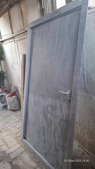 qapi sekilleri: Metal qapı – çərçivə ilə birlikdə Qalin materialdan hazirlanib,çox — 1