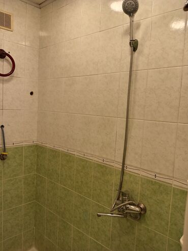 sufle sumqayit 13 mkr: Bakı, 4-cü mikrorayon, 2 otaqlı, Köhnə tikili, m. Memar Əcəmi, 42 kv. m