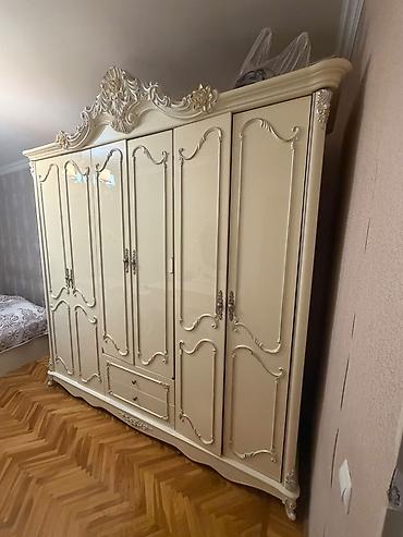 Klassik üslubda dəbdəbəli yataq otağı mebel dəsti - 6 qapılı iri
