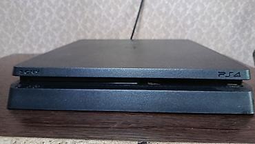 PlayStation 4 Slim (PS4) от Sony на 1 терабайт самом PlayStation есть