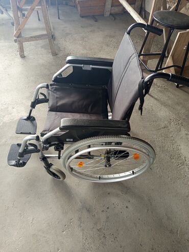 Xəstələr üçün unitazlar: Meyra əlil arabası - Brend: MEYRA - Rəng: qara oturacaq və arxalıq — 6