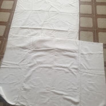 Tekstil: Belo platno imam 9 ipo metara dobro je za narodnu nošnju a može i za
