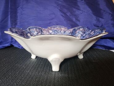 Ostalo posuđe: Cinija nova sa stopama Fena porcelan 70te. Cinija je nova,sve na — 9