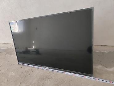 Телевизор Hisense, диагональ около 50–51" (по линейке ~112 см по