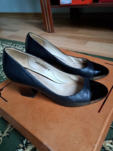 обувь женская зима: Туфли 38, цвет - Черный