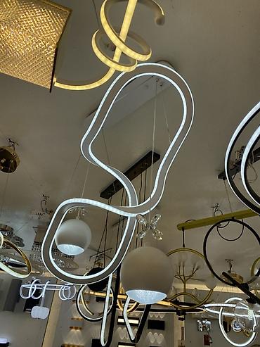 Современная подвесная LED-люстра с абстрактным контуром - Тип at lalafo.kg Современная подвесная LED-люстра с абстрактным контуром - Тип