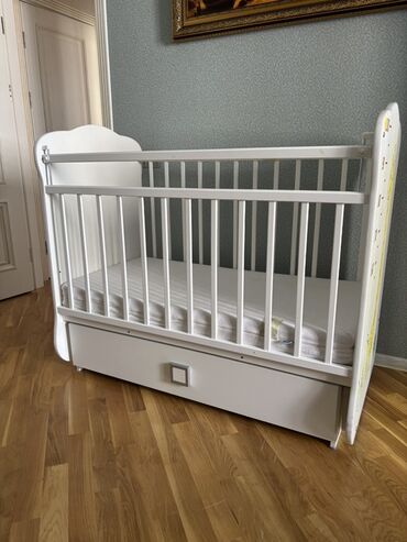 Oğlan və qız üçün, Dördbucaq, Beşik, Dəst ilə, Matras ilə, Yellənmə mexanizmsiz