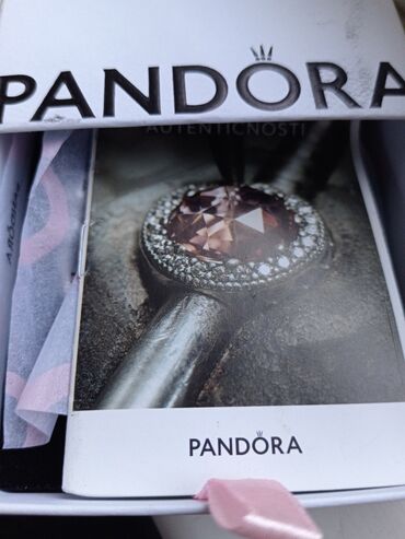 poklon: Nova Pandora original narukvica dobijena na poklon narukvica sa dva