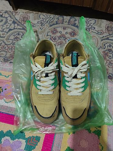 сколько стоят кеды: Кроссовки Nike Air (модель с амортизацией Air в подошве). - Верх — 4