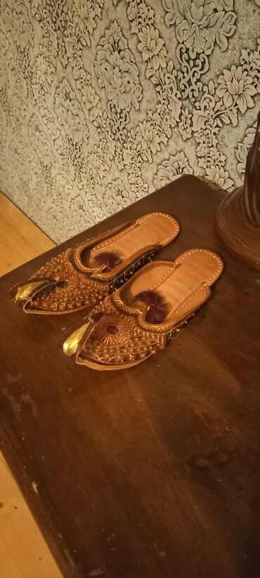 qadin ayaqqabilari 2018 в Азербайджан | Другая женская обувь: Размер 37-38.цена 5 ман за кажд