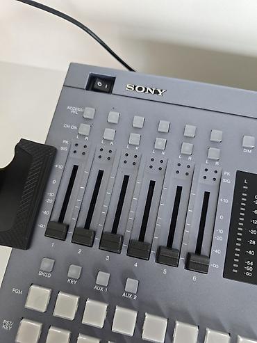İdman və hobbi: Sony MCS-8M Tam etibarlı və güvənli 7 kanallı 4 SDİ/3HDMİ HD PTS — 2