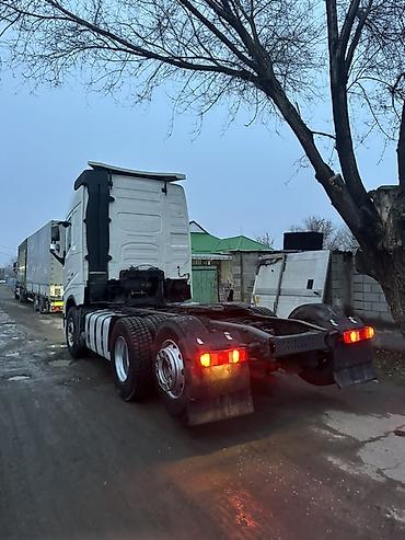 Тягачи: Тягач, Volvo, Без прицепа — 9