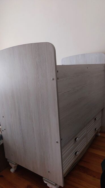 Beşiklər: Oğlan və qız üçün, İşlənmiş, Dördbucaq, Beşik, Dəst ilə, Matras ilə, Yellənmə mexanizmsiz — 4