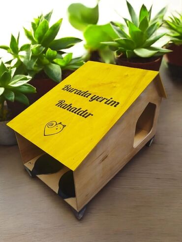 Yuvalar: Taxta pişik evi – “Burada yerim rahatdır” yazılı - Material — 13