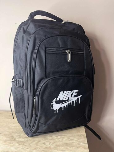 Rančevi, torbe i koferi: Muški i ženski rančevi 
Nike, Karl Lagerfeld, Adidas, Gues 
Cena +ptt — 7