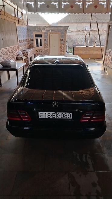 Mercedes-Benz: Mercedes-Benz E 260: 2.4 l | 1998 il Sedan — 2