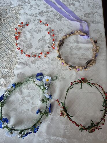 Saç aksesuarları: Abadoklar və çələnglər . Hərbirindən əldə var. Əl işidir və təkdir — 10