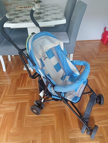 auto sedista za bebe: Kišobran kolica, potpuno nova. Veoma malo korišćena u odličnom stanju!