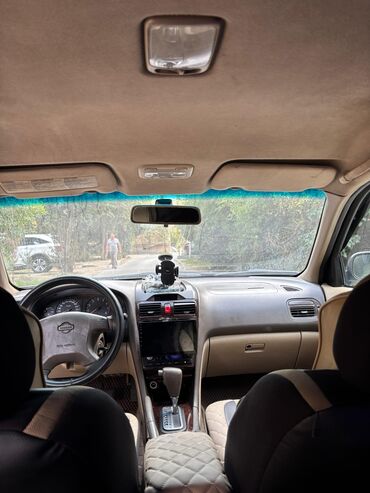 Nissan: Nissan Maxima sedan - Kuzov: qara rəng, 4 qapı - Nömrə seriyası: AZ — 5