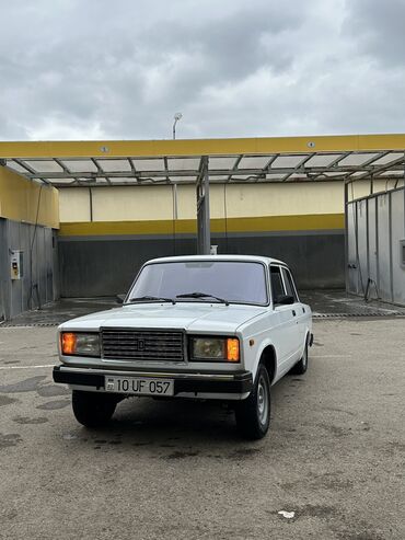 бампер на гольф 2: VAZ (LADA) 2107: 1.6 l | 2007 il 57000 km Sedan