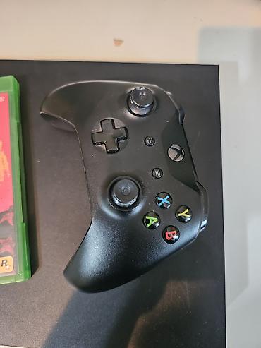 х box: Продаю приставку Xbox One X На 1тб памяти В комплекте: 1 геймпад Одна — 2
