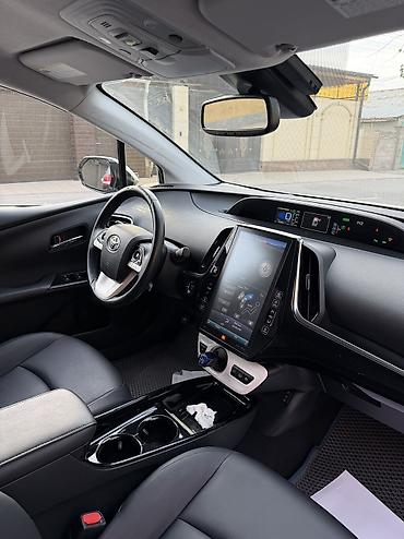 byd e6: Toyota Prius: 2017 г., 1.8 л, Электромобиль, Хэтчбэк — 4