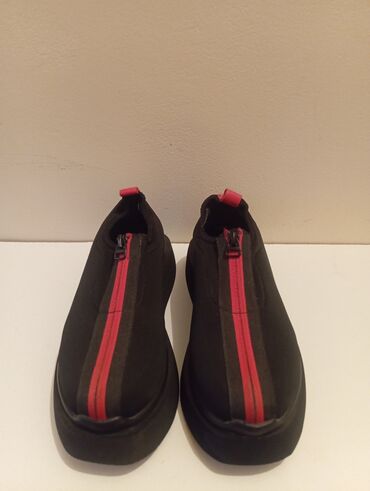 ботиночки продаю: Ботинки и ботильоны 36, цвет - Черный
