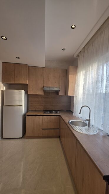 Uzunmüddətli kirayə mənzillər: 🏢 📍AAAF Parkda yerləşən 2 otaq mənzilin xüsusiyyətləri. ⬇️ ▫️Yeni — 2