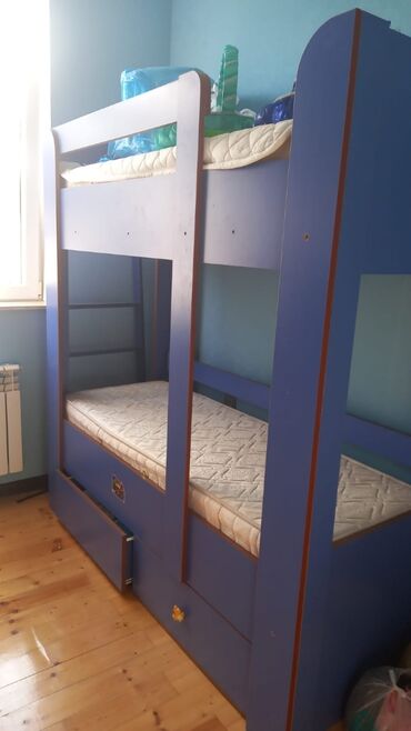 taxt işlənmiş: Oğlan və qız üçün, Çarpayı, Matras ilə, Siyirməli, Taxta