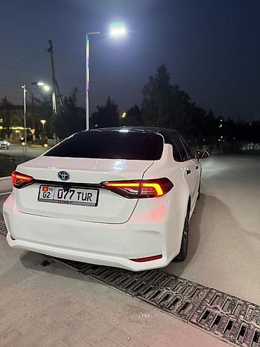 bmw 2: Toyota Corolla: 2019 г., 1.8 л, Автомат, Бензин, Седан — 5