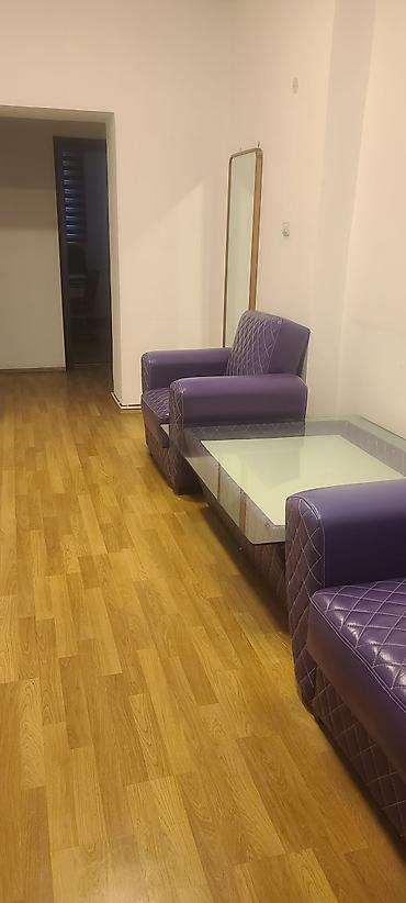 ofis stol: Ofis mebel dəsti Tərkibi: - Direktor masası – geniş iş səthi, qapalı — 4