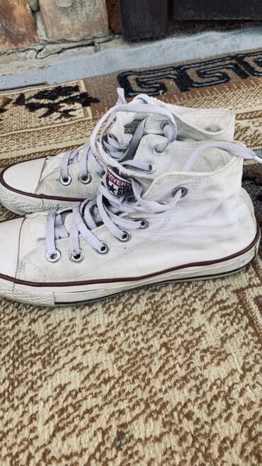 button куртки бишкек: Кроссовкалар, 36.5, Converse, Колдонулган, түсү - Ак