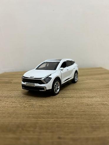 model 1: Kia Sportage mini model avtomobil - Miqyas: təqribi 1:32 (kompakt — 1