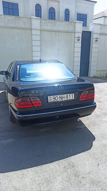 Mercedes-Benz: Mercedes-Benz E-Class W210 sedan - Kuzov: 4 qapılı sedan, qara rəng - — 11