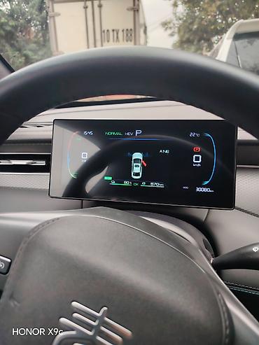 BYD: BYD Qin Plus DM-i sedan - Kuzov: aerodinamik sedan, boz metalik rəng — 13