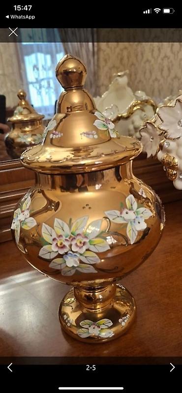 orginal saatlar: Qızılı rəngdə, qapaqlı dekorativ şüşə qab (bomboniera). - Material — 1