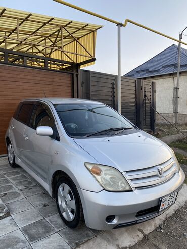 голуф 3: Toyota ist: 2002 г., 1.3 л, Автомат, Бензин, Хэтчбэк