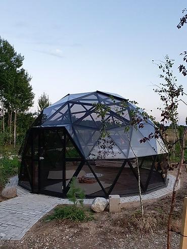 сейф с электронным замком: Геокуполы из поликарбоната Urban Nomad Geodomes Современные — 2