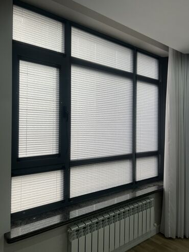 Жалюзи и рольшторы: Предлагаются различные виды жалюзи для окон. В наличии рулонные шторы — 7