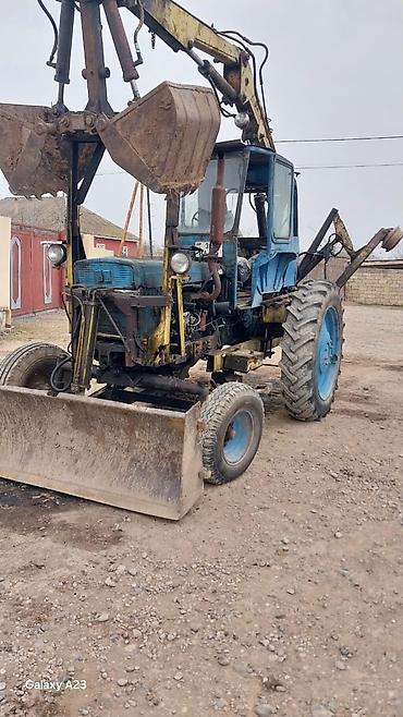 kənd təsərrufatı maşınları: Universaldı ön yükləyici və arxa ekskavator qurğulu traktor - Ön — 1