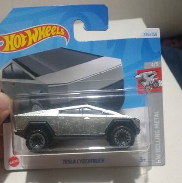 mutfaq oyuncaqları: Hot Wheels Tesla modeli. Yeni