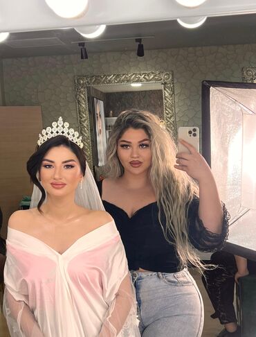 Satış məsləhətçiləri: Madel İş axtariram Mağazada paltar reklami ederem canlı acib Boy 168 — 20