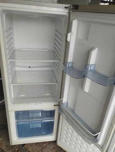 холодильник срочно продаю: Холодильник Ardo, Б/у, Двухкамерный