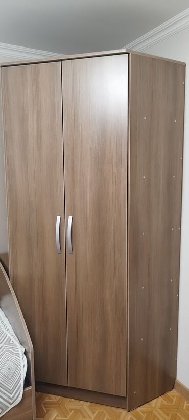 угловой шкаф: Продам в отличном состоянии
шкаф для одежды угловой, б/у -10000 сом