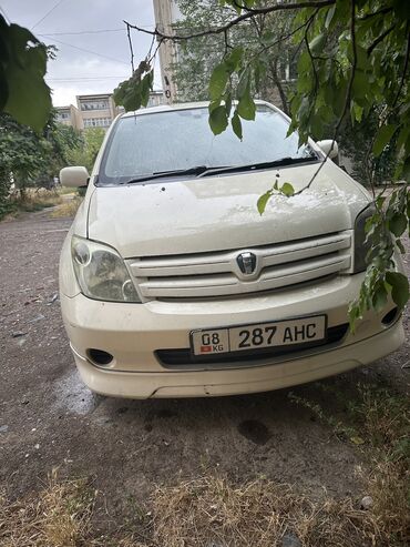 машина прадайу: Toyota ist: 2003 г., 1.3 л, Автомат, Бензин, Хэтчбэк