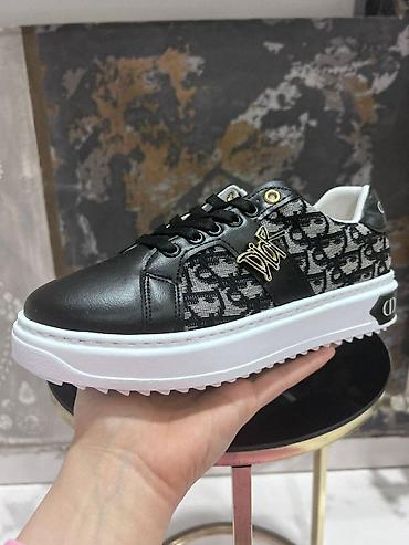 Patike: ⚜🌸🤍 𝐍𝐎𝐕𝐀 𝐊𝐎𝐋𝐄𝐊𝐂𝐈𝐉𝐀 🤍🌸⚜ 𝐁𝐫𝐨𝐣𝐞𝐯𝐢: 36 - 40 𝑪𝒆𝒏𝒂: torbice 3200 din — 13