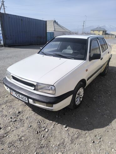 Volkswagen: Volkswagen Vento: 1993 г., 1.8 л, Механика, Бензин, Седан